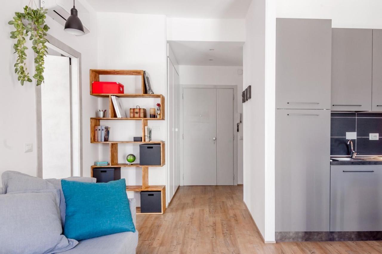 Open The Classic Wooden Shutters At A Cozy City Nest 佛罗伦萨 外观 照片