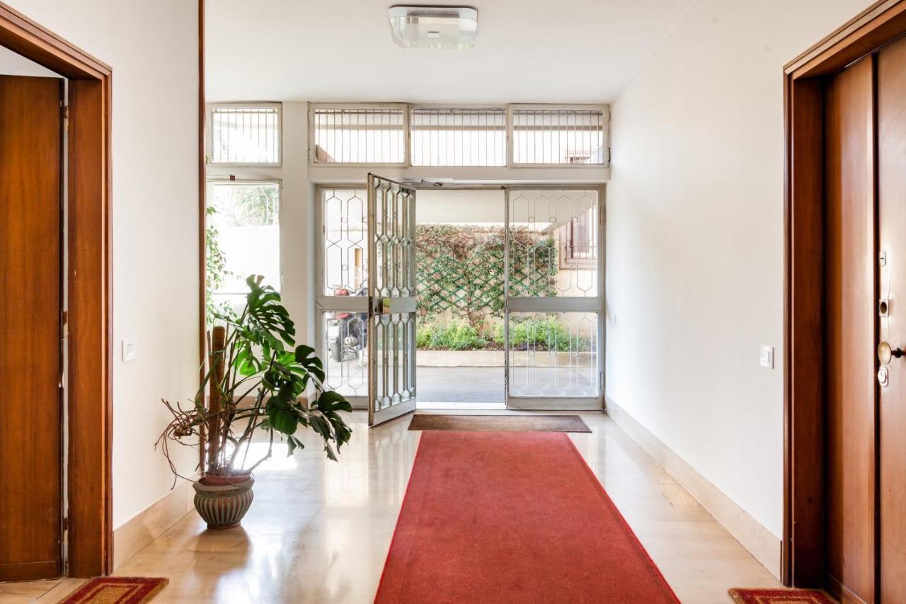 Open The Classic Wooden Shutters At A Cozy City Nest 佛罗伦萨 外观 照片