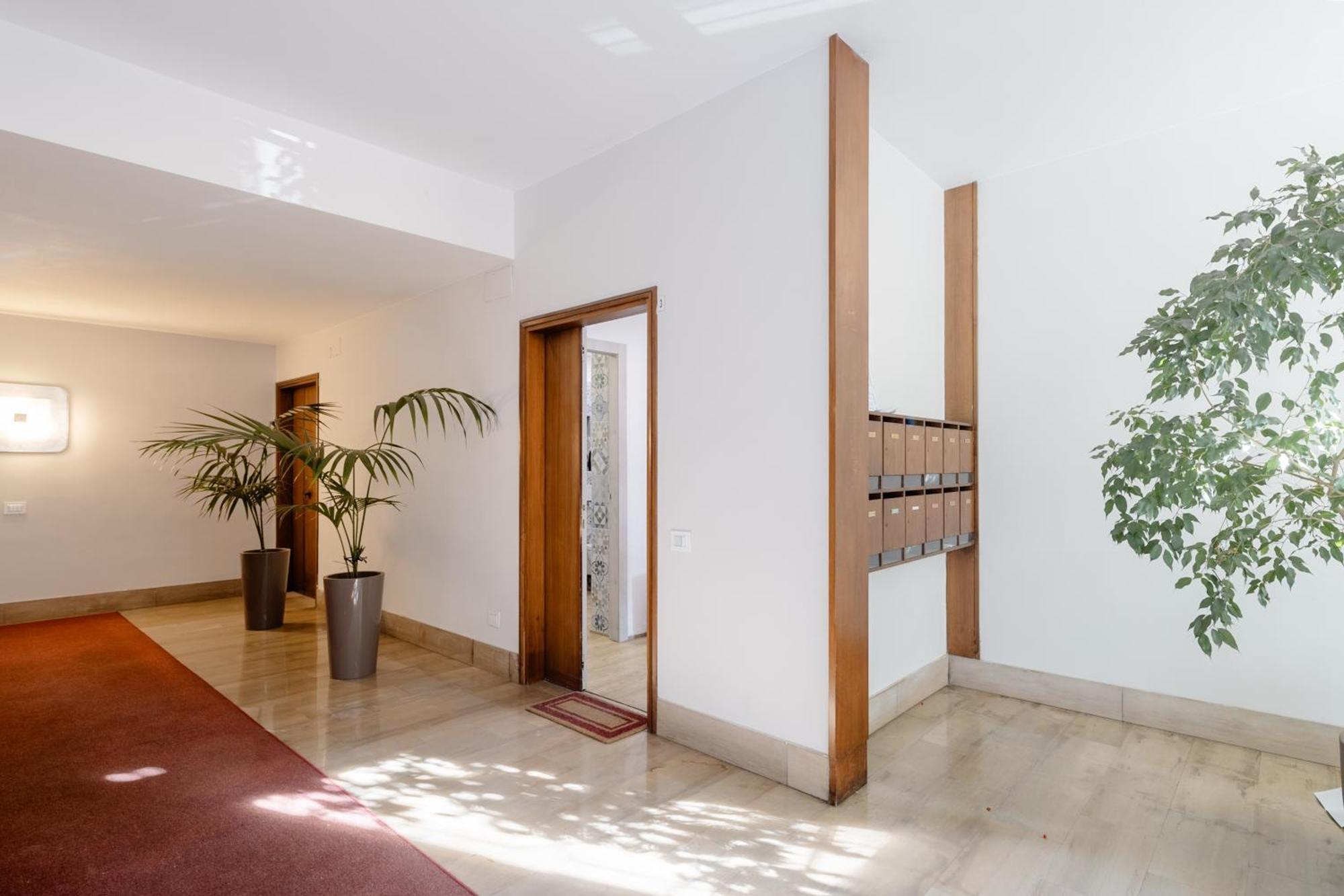 Open The Classic Wooden Shutters At A Cozy City Nest 佛罗伦萨 外观 照片