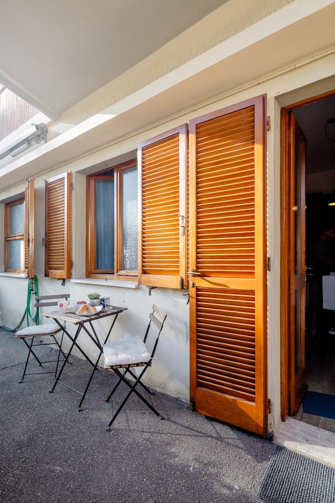 Open The Classic Wooden Shutters At A Cozy City Nest 佛罗伦萨 外观 照片