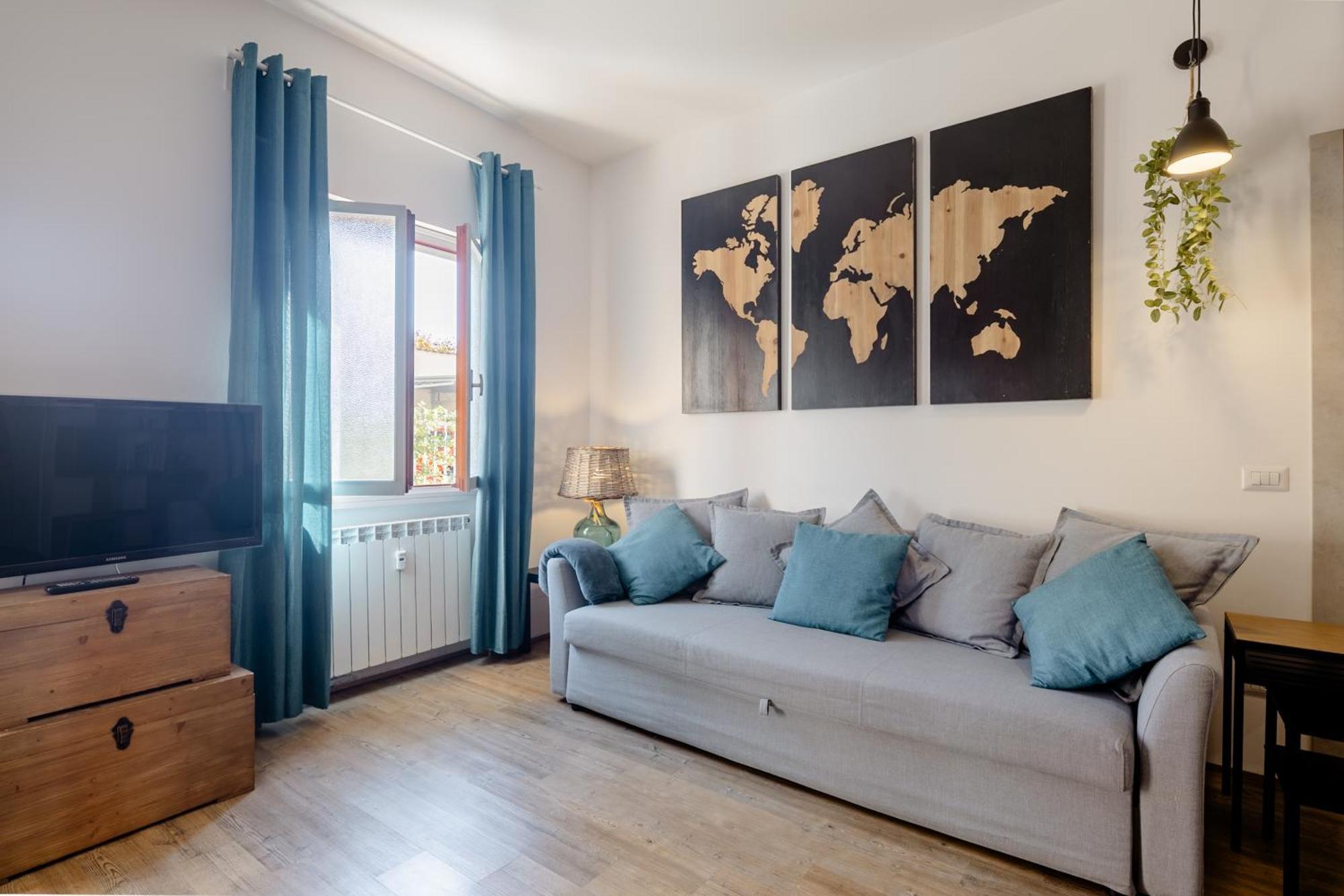 Open The Classic Wooden Shutters At A Cozy City Nest 佛罗伦萨 外观 照片