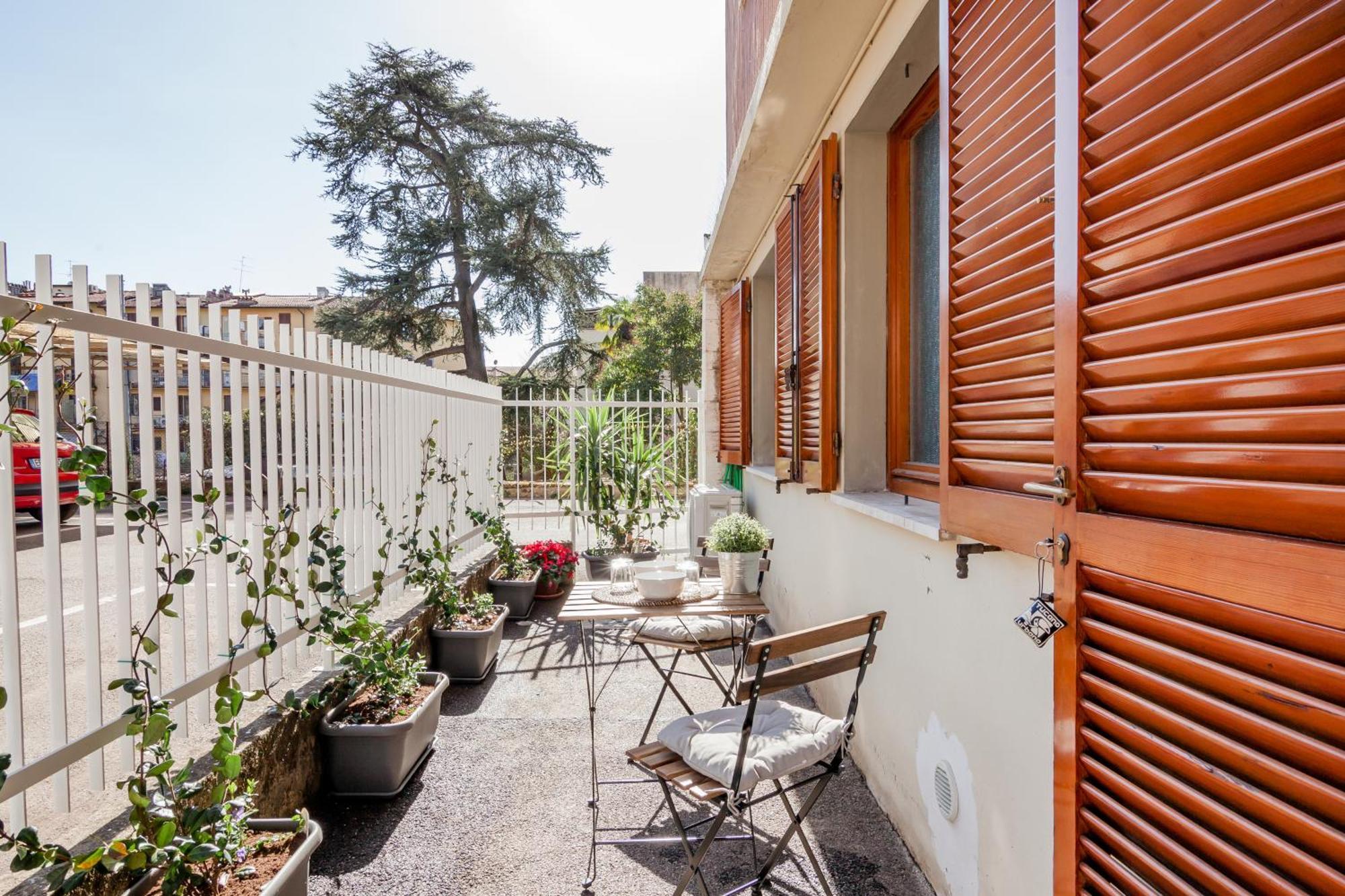 Open The Classic Wooden Shutters At A Cozy City Nest 佛罗伦萨 外观 照片
