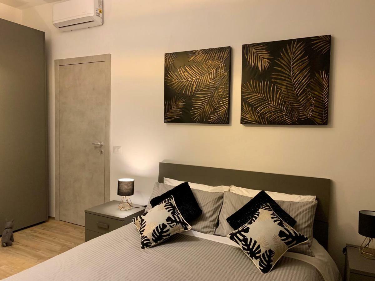 Open The Classic Wooden Shutters At A Cozy City Nest 佛罗伦萨 外观 照片