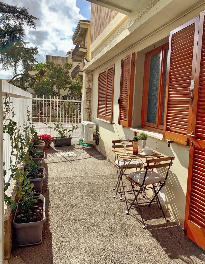 Open The Classic Wooden Shutters At A Cozy City Nest 佛罗伦萨 外观 照片